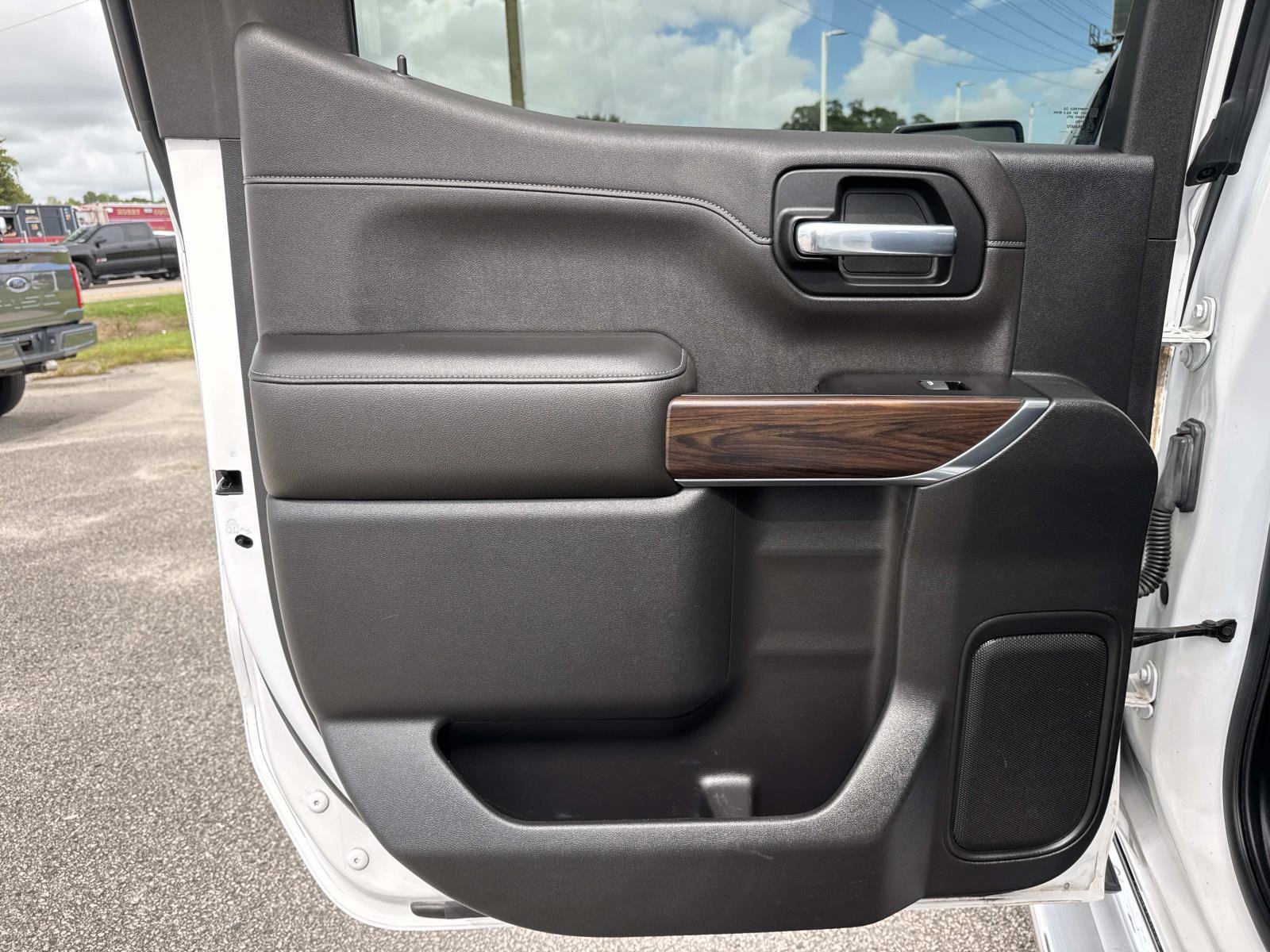 Used 2019 GMC Sierra 1500 SLT w/ SLT Premium Plus Package AWD/4WD image 16