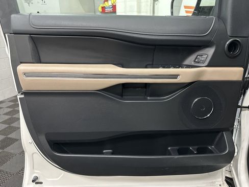 Used 2023 Ford Expedition Max XLT image 16