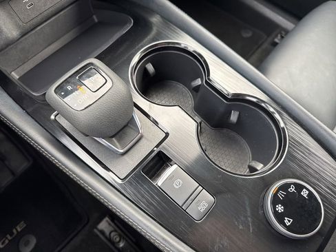 Used 2023 Nissan Rogue SL image 32