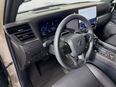Certified 2026 Lexus GX 550 AWD/4WD image 9