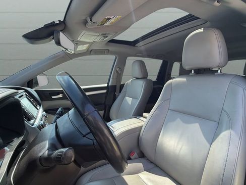 Used 2017 Toyota Highlander XLE AWD/4WD image 22