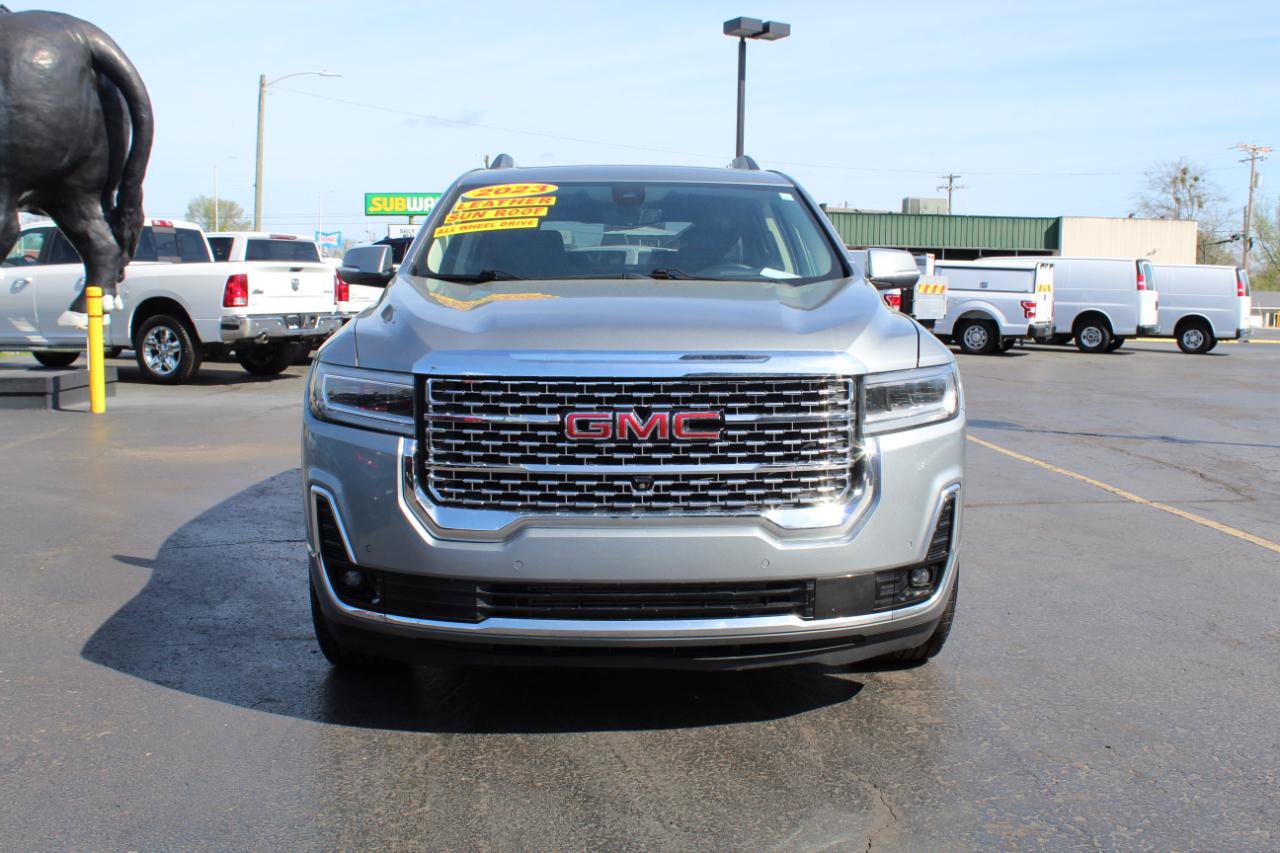 Used 2023 GMC Acadia Denali w/ Denali Ultimate Package AWD/4WD image 2