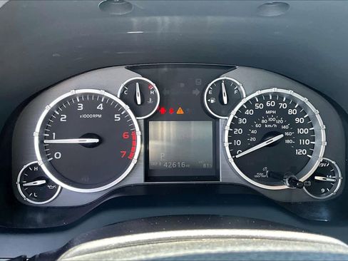 Used 2017 Toyota Tundra SR5 w/ SR5 Upgrade Package AWD/4WD image 25