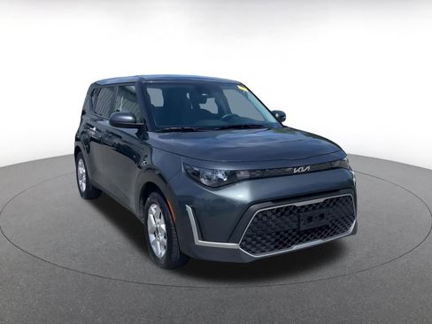 Used 2025 Kia Soul LX w/ LX Technology Package image 2