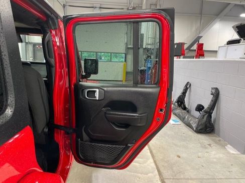 Used 2024 Jeep Wrangler Unlimited w/ Convenience Group AWD/4WD image 17