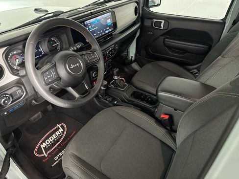 Used 2024 Jeep Wrangler Unlimited AWD/4WD image 19