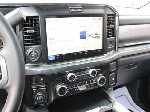 Used 2025 Ford F350 Lariat w/ Lariat Ultimate Package AWD/4WD image 17