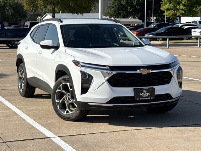 Used 2026 Chevrolet Trax LT FWD image 2