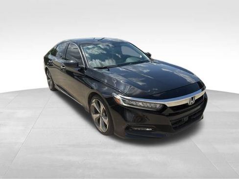 Used 2018 Honda Accord Touring image 3