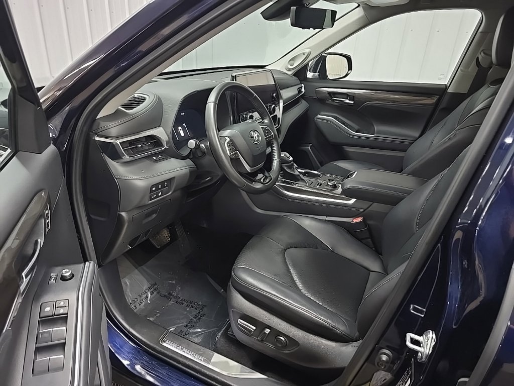 Used 2024 Toyota Highlander Platinum AWD/4WD image 29