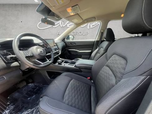 Used 2024 Nissan Pathfinder SV FWD image 19