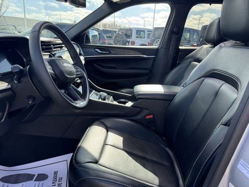 Used 2024 Jeep Grand Cherokee L Limited w/ Luxury Tech Group II image 9