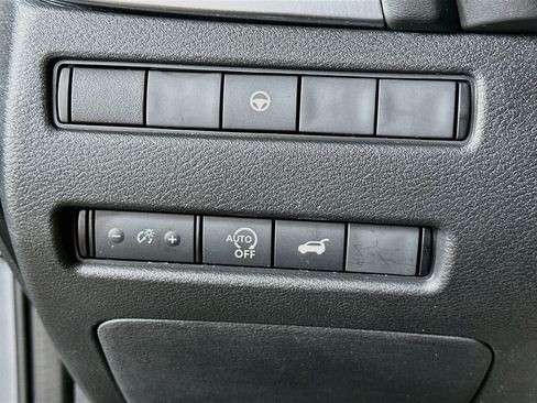 Used 2023 Nissan Rogue SL AWD/4WD image 17