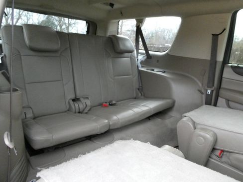 Used 2019 GMC Yukon XL SLT w/ Premium Edition AWD/4WD image 31