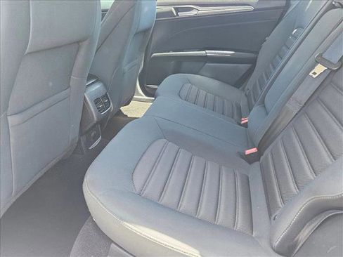 Used 2019 Ford Fusion SE FWD image 17