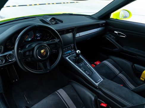 Used 2018 Porsche 911 GT3 RWD image 17