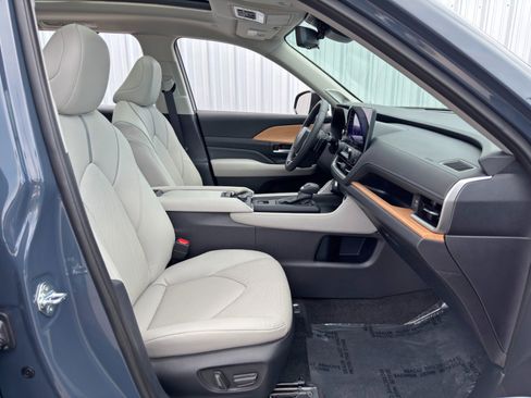 Used 2024 Toyota Grand Highlander Platinum image 15