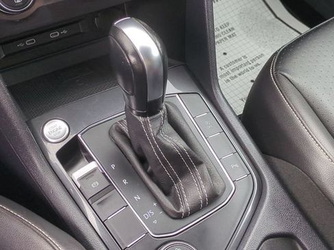 Used 2021 Volkswagen Tiguan SE AWD/4WD image 38