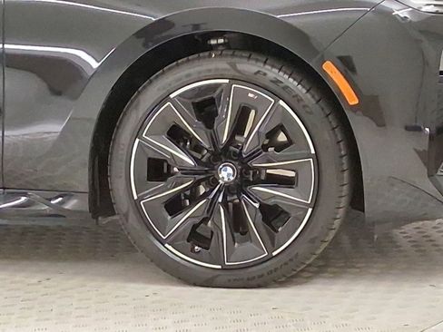 Certified 2025 BMW 750e xDrive w/ Premium Package AWD/4WD image 10