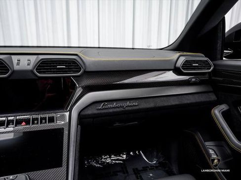 Used 2024 Lamborghini Urus Performante AWD/4WD image 40