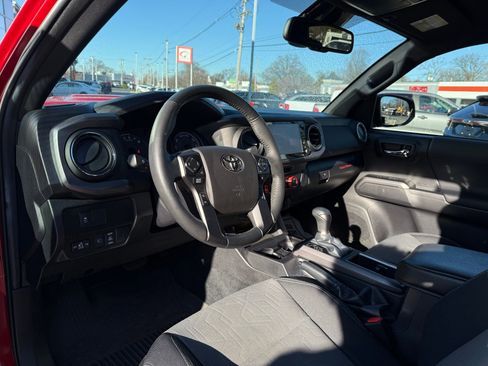 Used 2023 Toyota Tacoma TRD Sport image 38
