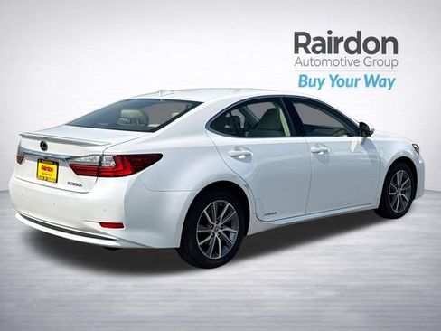Used 2017 Lexus ES 300h w/ Navigation System Package FWD image 7