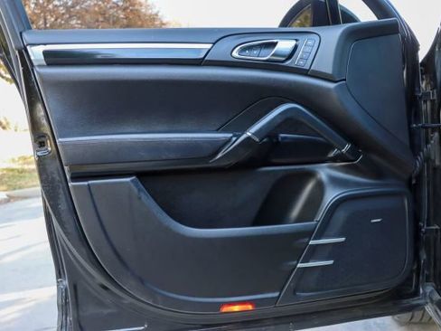 Used 2016 Porsche Cayenne image 13