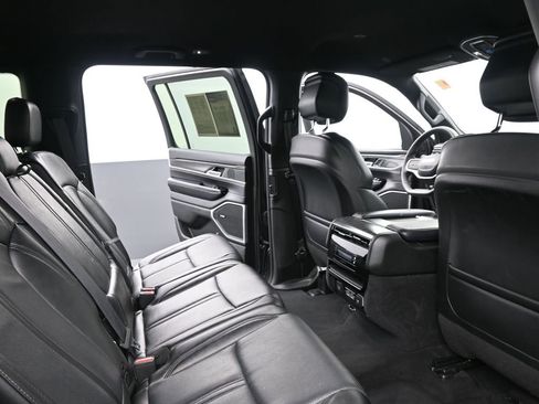 Used 2024 Jeep Wagoneer L Series II w/ Flexible Seating Group image 27