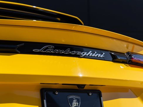 Used 2021 Lamborghini Urus AWD/4WD image 13