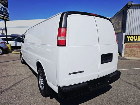Used 2017 Chevrolet Express 3500 Extended RWD image 7