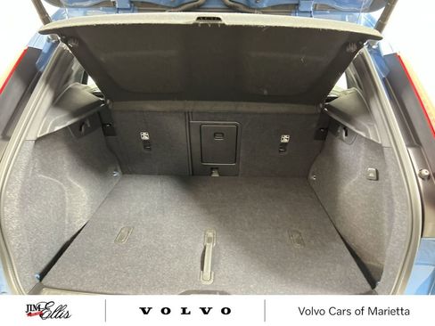 Used 2025 Volvo XC40 B5 Plus image 19