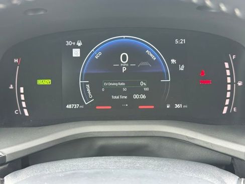 Used 2025 Toyota Camry SE image 13