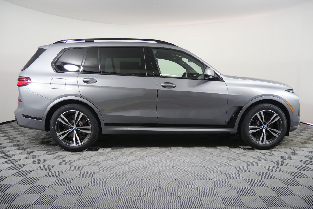 Used 2027 BMW X7 xDrive40i w/ Executive Package AWD/4WD image 3