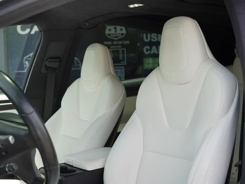 Used 2018 Tesla Model X 75D AWD/4WD image 16