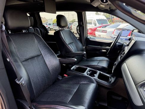 Used 2011 Dodge Grand Caravan R/T w/ Entertainment Group 1 FWD image 8