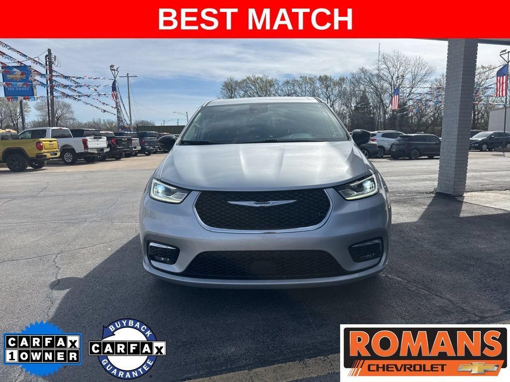 Used 2024 Chrysler Pacifica Touring-L FWD image 10