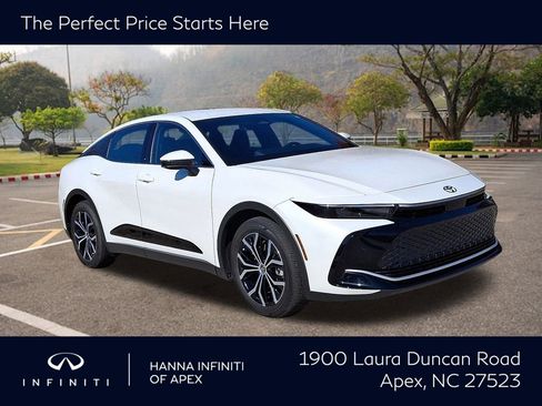 Used 2023 Toyota Crown XLE image 1