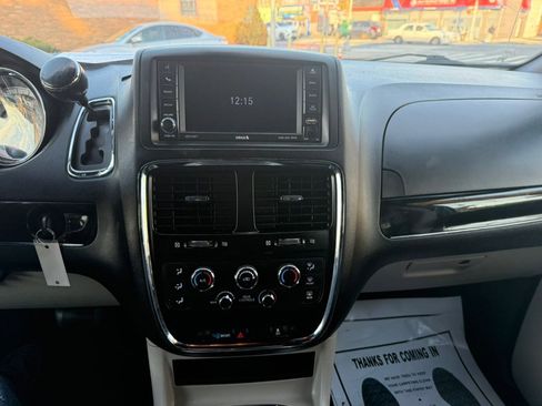 Used 2020 Dodge Grand Caravan SXT image 15