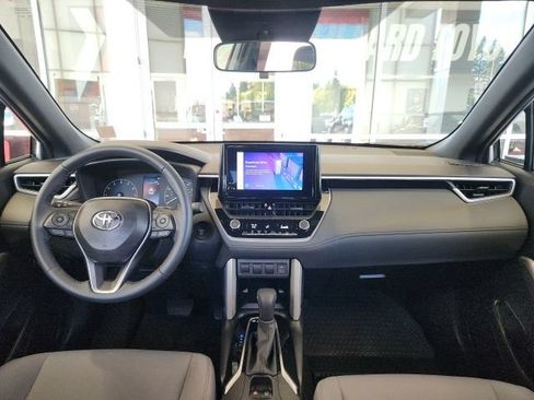 Used 2024 Toyota Corolla Cross AWD Hybrid w/ Moonroof Package image 18