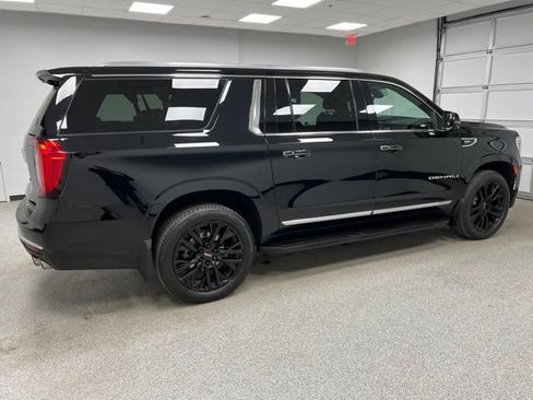 Used 2022 GMC Yukon XL Denali w/ Advanced Technology Package AWD/4WD image 11