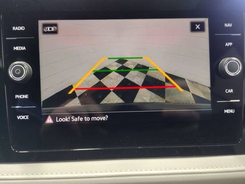 New 2025 Volkswagen Taos SEL image 9