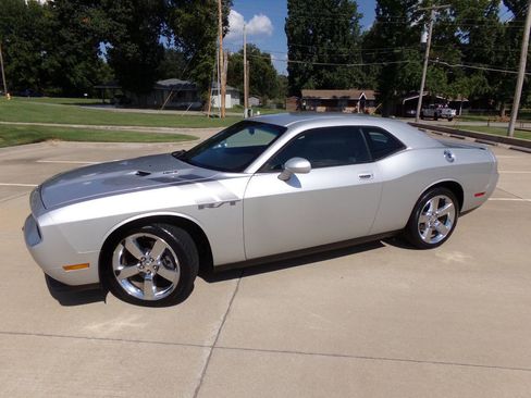 Used 2010 Dodge Challenger R/T w/ Sound Group image 14