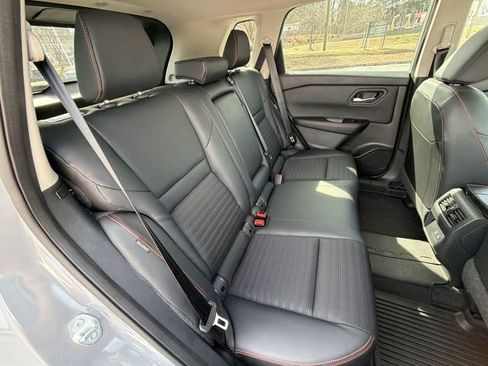 Used 2025 Nissan Rogue SV AWD/4WD image 27