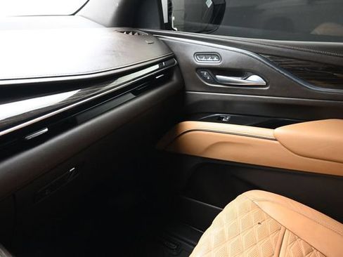 Used 2021 Cadillac Escalade Sport w/ LPO, Illumination Package AWD/4WD image 12