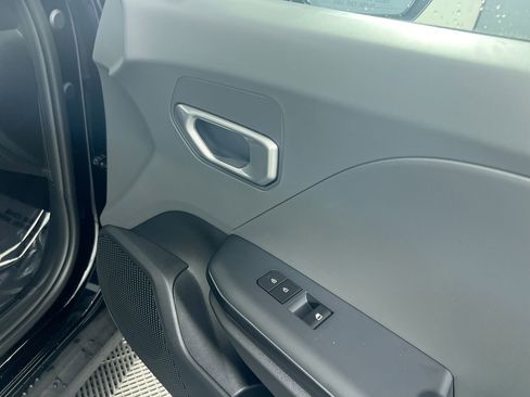 New 2025 Kia K4 LXS image 32