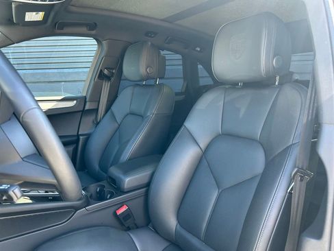 Certified 2026 Porsche Macan image 17