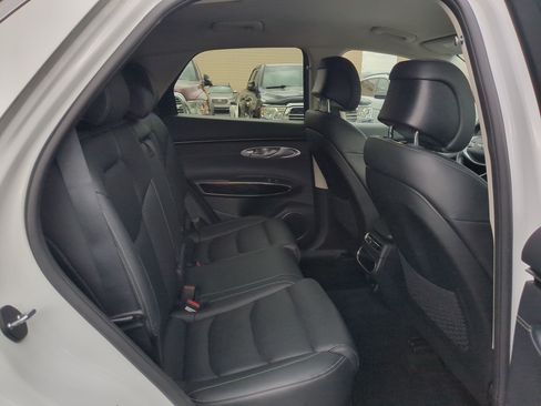 Used 2025 Genesis GV70 2.5T AWD/4WD image 33