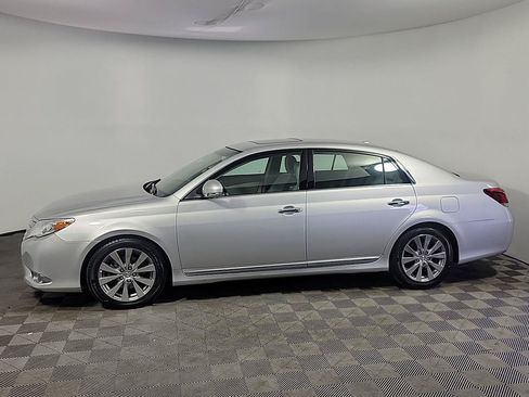 Used 2011 Toyota Avalon Limited FWD image 10