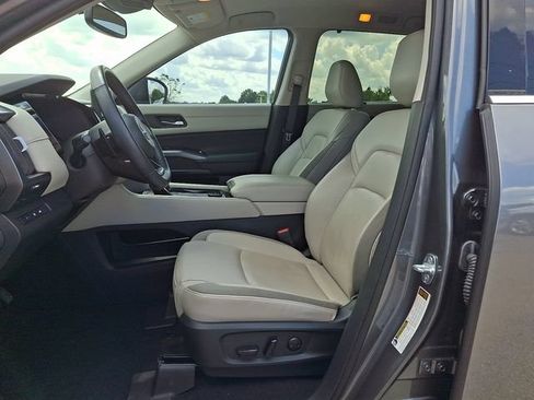 Used 2022 Nissan Pathfinder SL AWD/4WD image 16