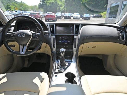 Used 2019 INFINITI Q50 Luxe w/ Essential Package (3.0T Luxe) AWD/4WD image 14